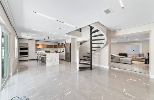 Miami Gardens Casa | Luxury 8BR Home w/ Pool, Spa & Game Room Fun