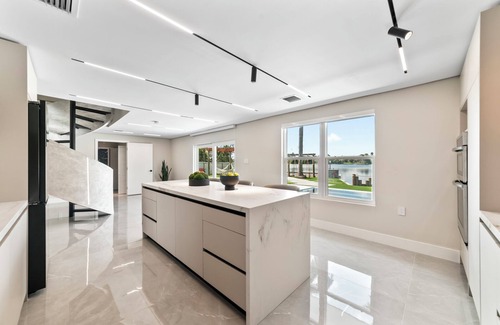 Miami Gardens Casa | Luxury 8BR Home w/ Pool, Spa & Game Room Fun