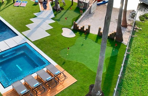 Miami Gardens Casa | Luxury 8BR Home w/ Pool, Spa & Game Room Fun