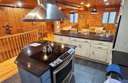 Ludlow Chalet De Esquí | Luxury 8BR Ski In/Out Okemo Chalet on Sachem Trail Sleeps 22 Adults