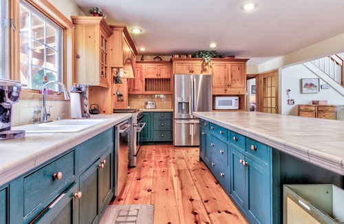 Stratton and Bromley Ski Areas Casa | Luxury 9 BRs Stratton Estate. Total Privacy & Incredible Views! Swimming Pool