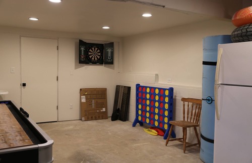 Madera County Cabina | Luxury A Frame in beautiful Bass Lake w/ boat slip, game room, pets ok