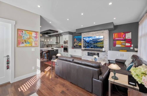Banff Trail Casa | Luxury AC Home in Great Neigbourhood
