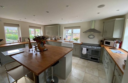 Macclesfield Cabaña | Luxury Accom With Pool Henbury Macclesfield