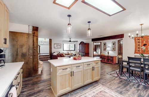 Northeast Heights Casa | Cozy adobe 3 bdrm! Mtn views, trails and ski runs, easy access