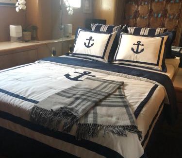 Marina del Rey Alquiler De Eote | Luxury Afloat Yacht Paradise 3 bedrooms 3bath 5 beds with full Marina view