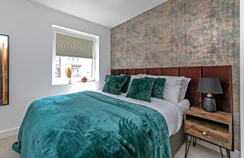 Luton Apartamento | LUXURY AIRPORT SUITE, FREE Parking, FANTASTIC Location, Close To Airport, Train Station And Town Centre