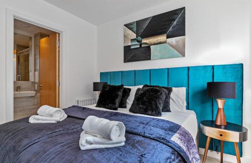 Luton Apartamento | LUXURY AIRPORT SUITE, FREE Parking, FANTASTIC Location, Close To Airport, Train Station And Town Centre
