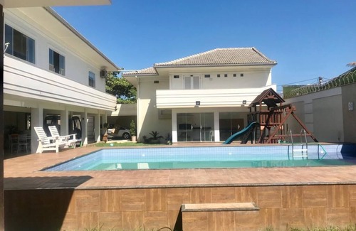 Saquarema Casa | Lujo y confort a pocos pasos del mar. Estándar internacional costa oeste de Estados Unidos