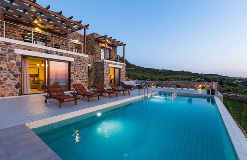 Livadia Villa | Lujo y elegancia en la naturaleza virgen con impresionantes puestas de sol