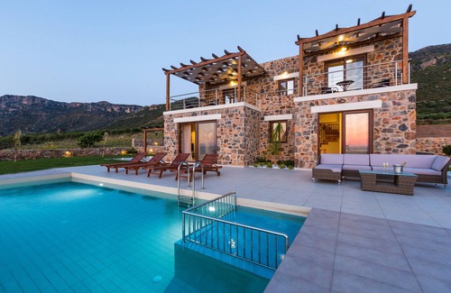 Livadia Villa | Lujo y elegancia en la naturaleza virgen con impresionantes puestas de sol