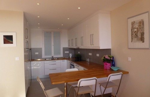 Saint-Romain Apartamento | Luxury and comfortable apartment with beautiful views in centre of village
