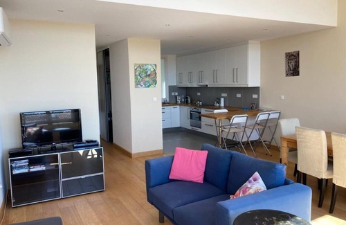 Saint-Romain Apartamento | Luxury and comfortable apartment with beautiful views in centre of village