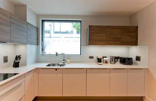 Queenstown Casa | Luxury and Modern 3 bed 3 bath Battersea Power Station