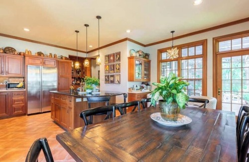 Central Gardens Casa | Luxury and Old World Charm in Historic Midtownnn