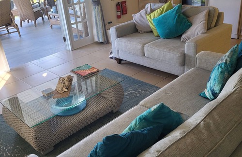 Lower Carlton Apartamento | Lujo y valor con excelentes vistas al mar.
