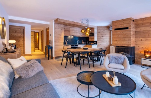 Les Allues Apartamento | Apartamento de lujo en Méribel-Mottaret: Balcón, jardín, 2 hab. + cabina, cerca de pistas
