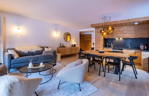 Les Allues Apartamento | Apartamento de lujo en Méribel-Mottaret: Balcón, jardín, 2 hab. + cabina, cerca de pistas