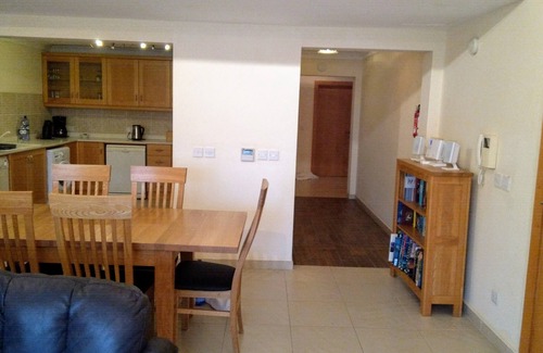 Għadira Apartamento | Apartamento de lujo 3 dormitorios y 3 baños con balcón, piscina, Seawiew