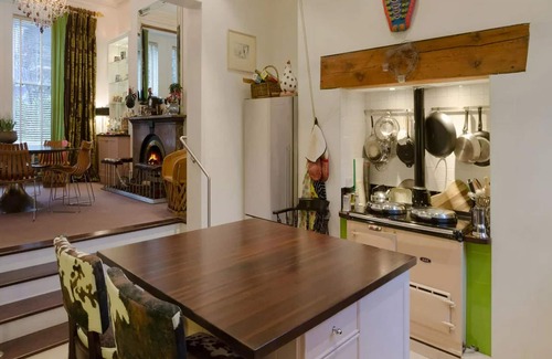 South Richmond Casa | Luxury Apartment 6 Guests Wifi