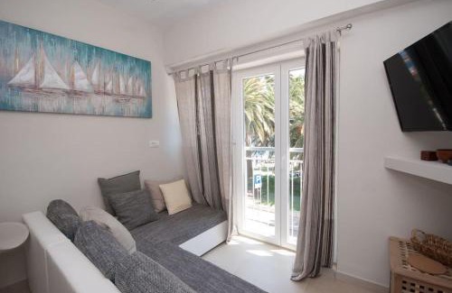 Cove Rogacic Apartamento | Luxury apartment across ferry port