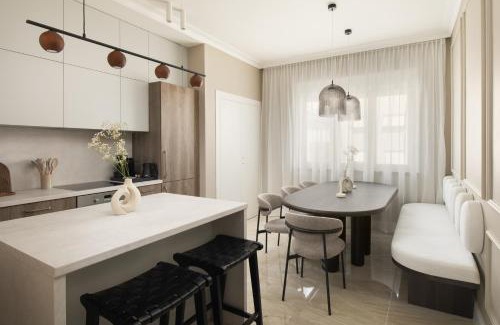 Bacvice Apartamento | Luxury Apartment Bellux Stay for 5, Split Old Town and Bacvice Sandy Beach