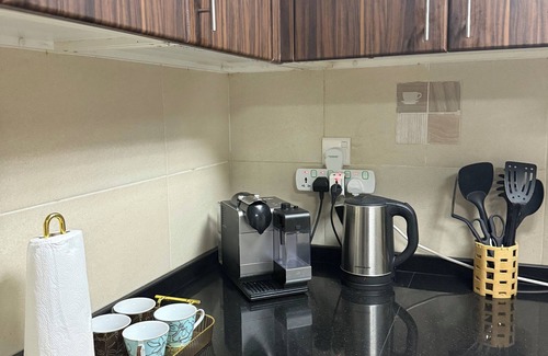 Al Khan Apartamento | Luxury Apartment El Khan 2 BHK sea front gym, pool, sauna, wifi