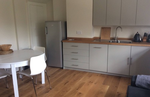Holt Apartamento | Apartamento de lujo fantástica ubicación en el corazón de la ciudad comercial de Holt