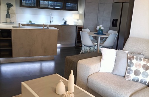 Le Trayas Apartamento | Luxury apartment in a unique, heavenly location. Feet in the water.