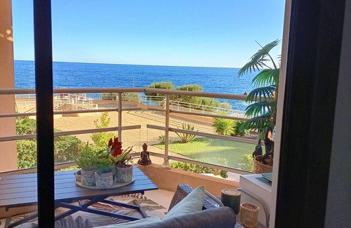 Le Trayas Apartamento | Luxury apartment in a unique, heavenly location. Feet in the water.