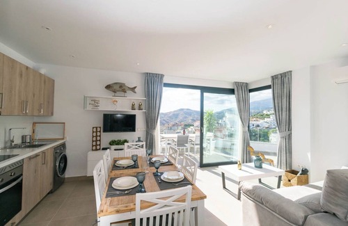 Cómpeta Apartamento | Apartamento de lujo en Cómpeta con vistas a la montaña, jardín y Wi-Fi