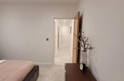 Wainscot Casa | Luxury Apartment In The Center Of Rochester