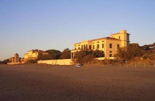 Donoratico Apartamento | Luxury apartment inside beachfront villa