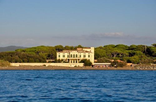Donoratico Apartamento | Luxury apartment inside beachfront villa