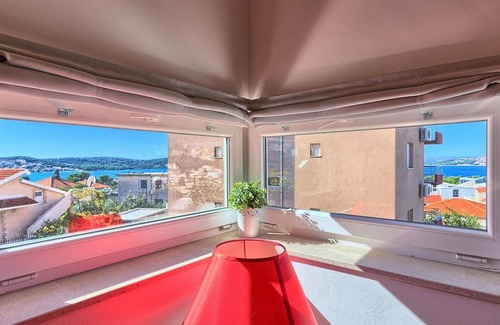 Okrug Apartamento | Luxury Apartment Okrug Gornji With Sea View and Pool