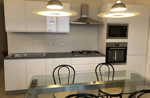 Predore Casa | Apartamento de lujo en el lago con jardín privado.