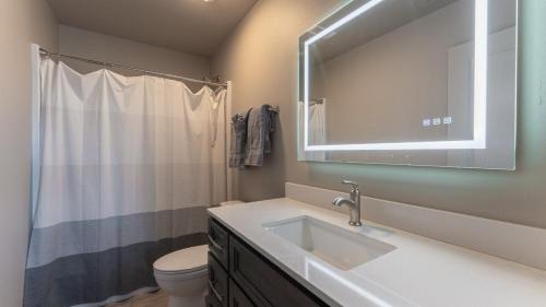 Lake Ozark Casa | Luxury Apartment on the Strip!
