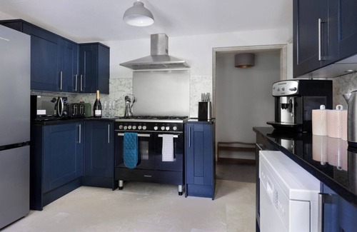 Box Apartamento | Apartamento de lujo para 10 personas cerca de Bath. Estacionamiento, Wifi, Baño privado, Lavaplatos, Gallina de bienvenida