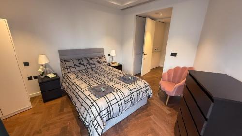 Queenstown Apartamento | Luxury apartment steps from Battersea Power ST and close to Victoria & Chelsea