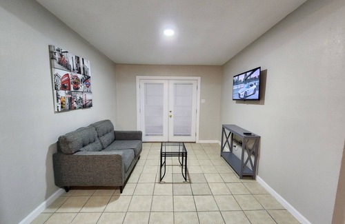 Biggs Field Apartamento | Luxury Apartment Suite 2