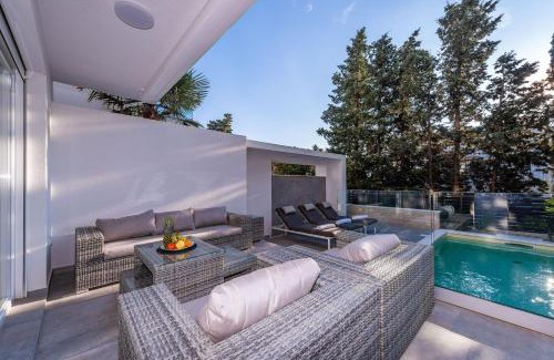 Novalja Apartamento | Luxury apartment SUNSET with private pool and jacuzzi