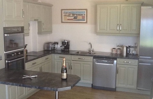 Maenporth Apartamento | Luxury apartment with superb sea views and just minutes walk to the beach