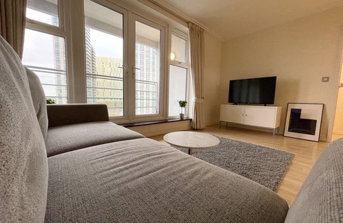 Woking Apartamento | Apartamento de lujo con gimnasio, sauna, conserje las 24 horas, a 23 minutos de Waterloo