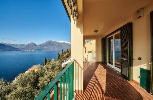 Fiumelatte Apartamento | Luxury Apartment with lake view near Varenna