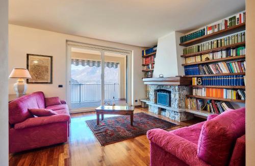 Fiumelatte Apartamento | Luxury Apartment with lake view near Varenna