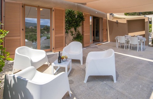 Procchio Casa | Luxury apartment with private access to the sea.