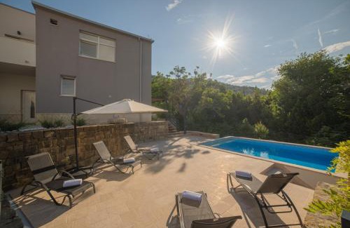 Srinjine Apartamento | Luxury apartment with pool-The Box