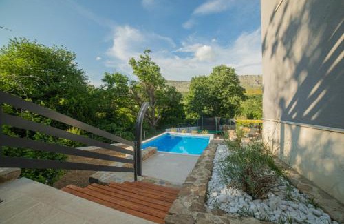 Srinjine Apartamento | Luxury apartment with pool-The Box