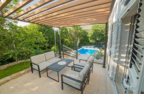 Srinjine Apartamento | Luxury apartment with pool-The Box