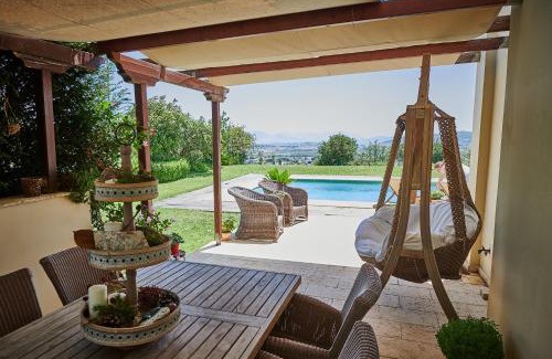 Pallini Apartamento | Luxury Apartment with Pool
